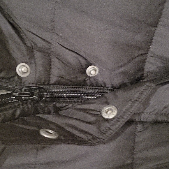 Old Navy Puffer Vest Black - Picture 2 of 5